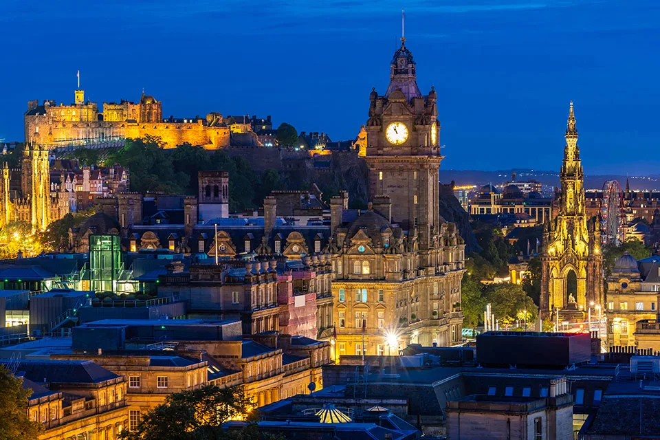 Panorama notturno di Edimburgo. Scozia